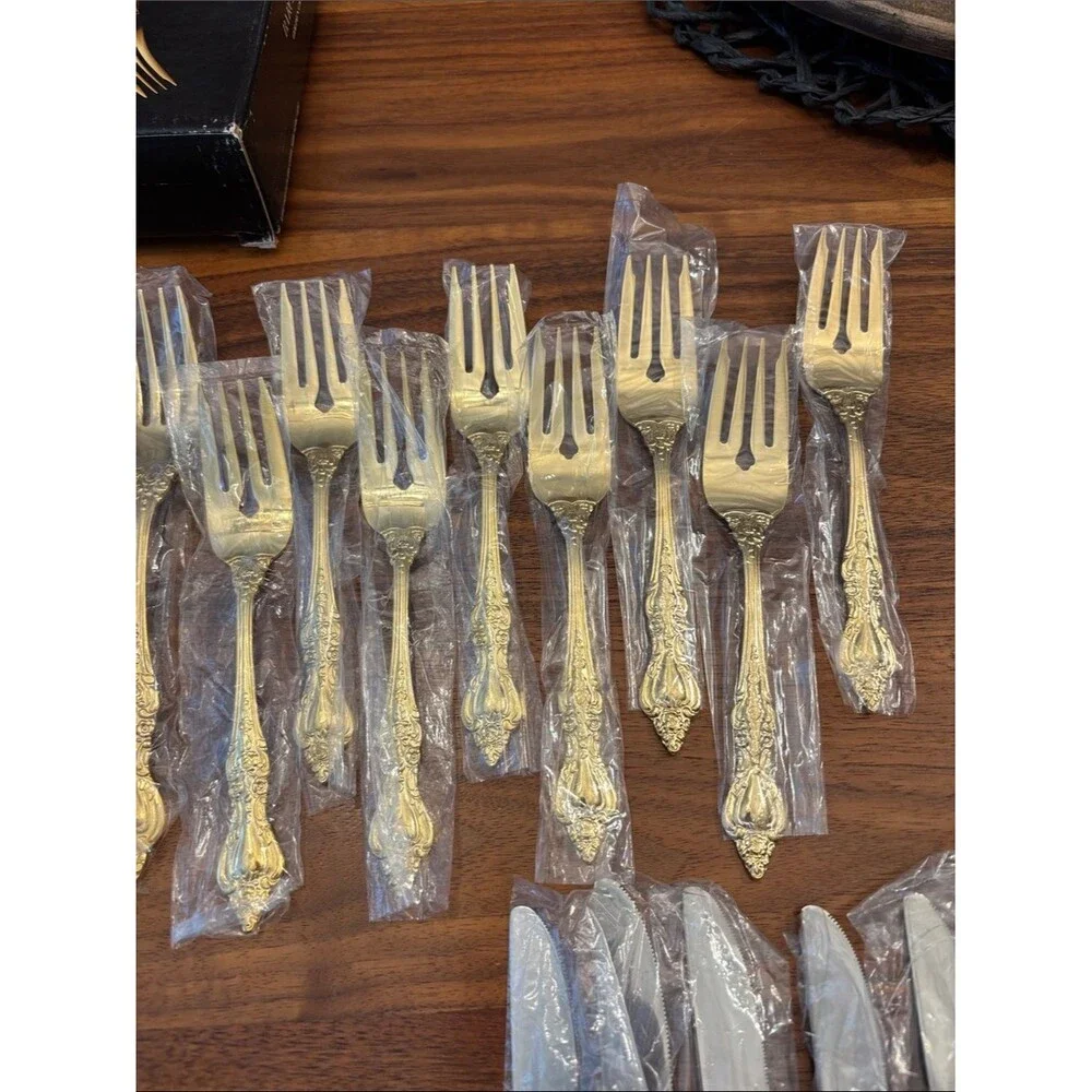 New Barclay Geneve Golden Crown Royale Weighted Flatware Silverware Set of 48